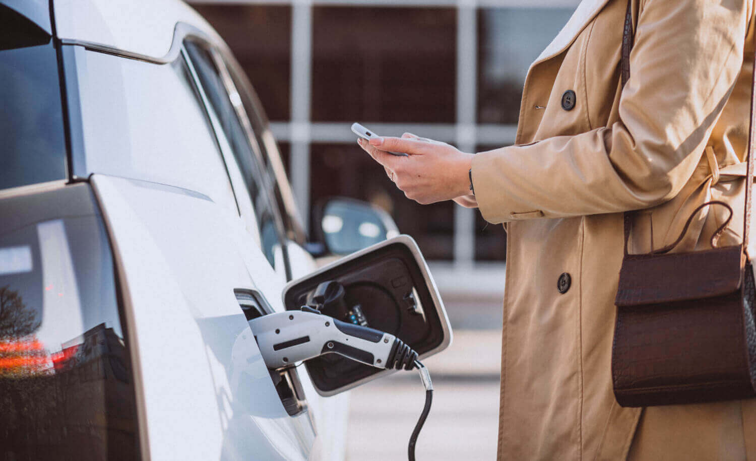 borne-recharge-rapide-vehicule-electrique-compacte-economique